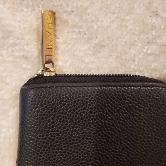 CHANEL VINTAGE CC CAVIAR PEBBLED LEATHER ZIPPY WALLET - Picture 3 of 12